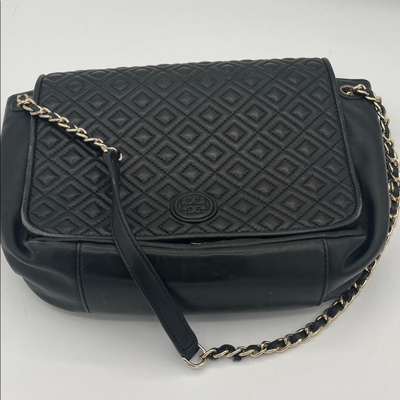 Tory Burch Handbags - Tory Burch Black Quilted Shoulder Bag with Chain Strap